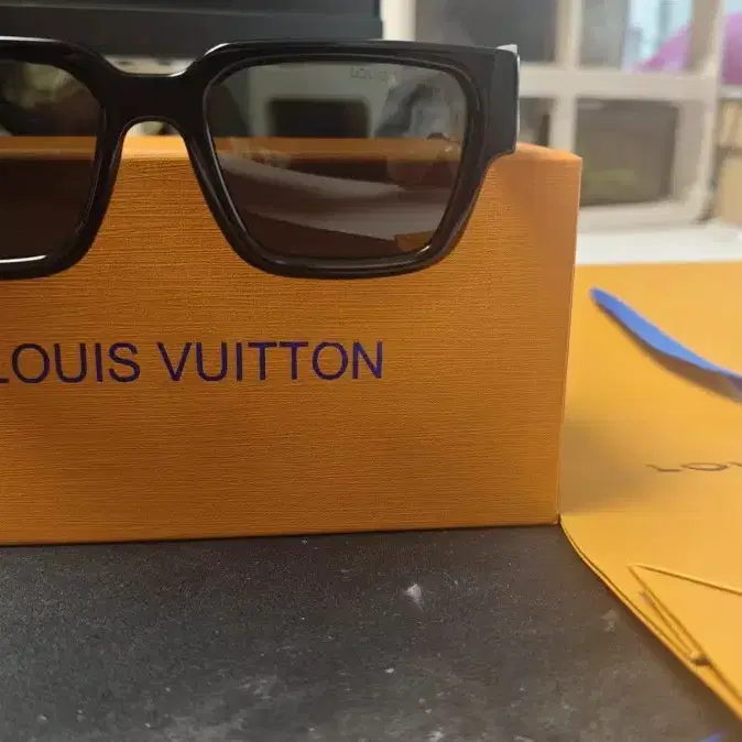 LOUIS VUITTON 루이비통 클래식 선글라스