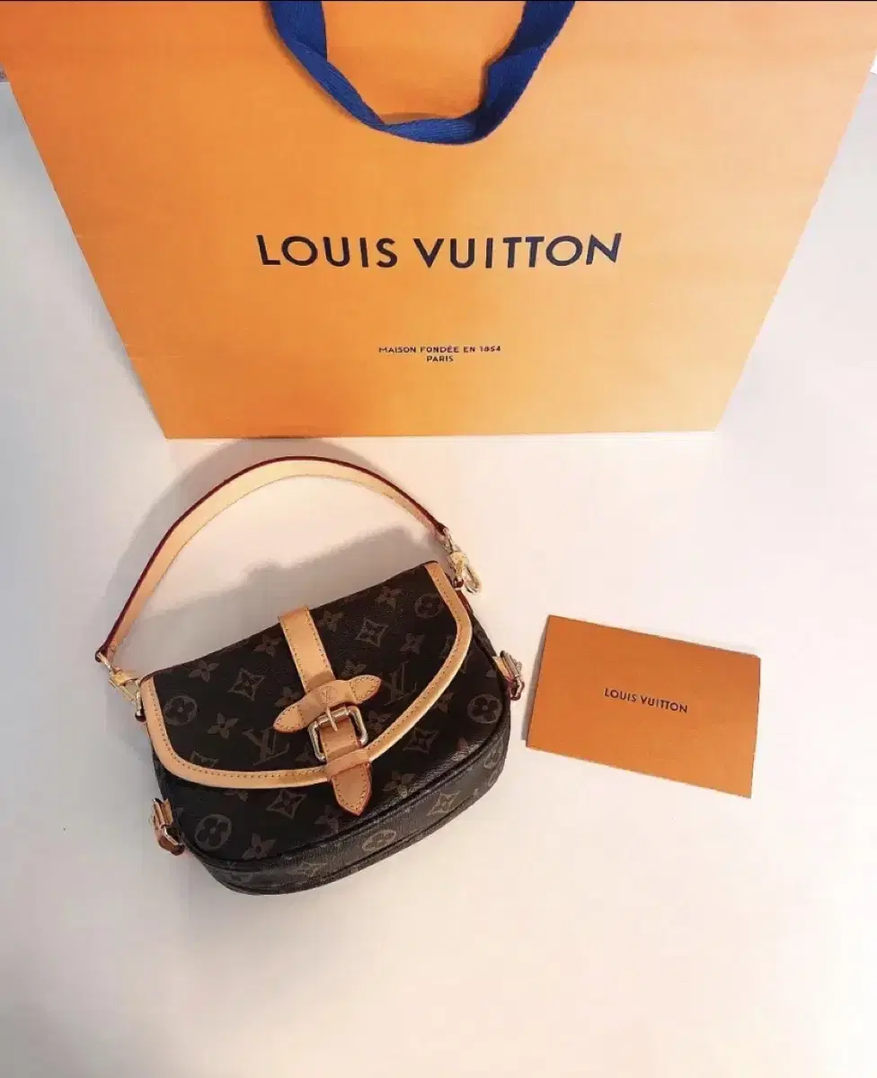 [급처!!! 새상품급] LOUIS VUITTON 루이비통 소뮈르 토트백