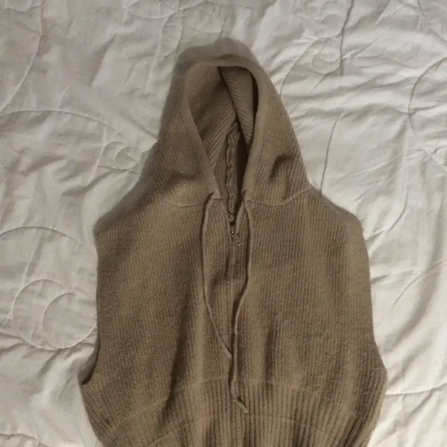 beige fall vest knitwear