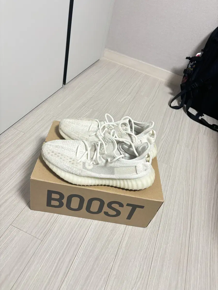 아디다스 이지부스트 350 V2 bone 275사이즈