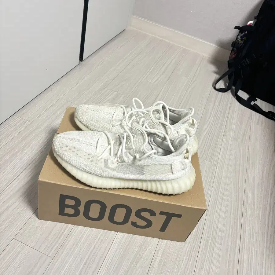 아디다스 이지부스트 350 V2 bone 275사이즈