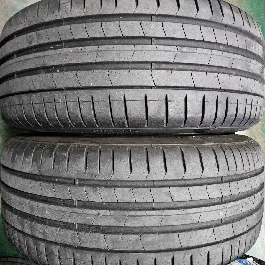 중고 피렐리 245/40R19 & 2454019 타이어 2개 팝니다.