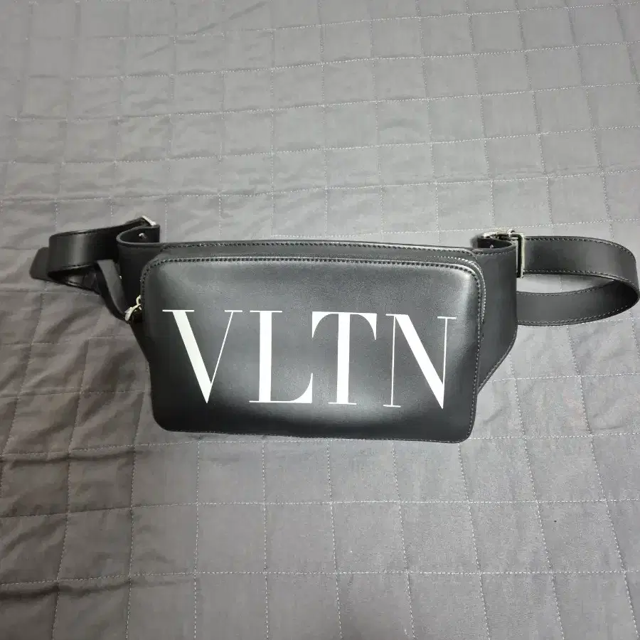 vltn(발렌티노) 벨트백