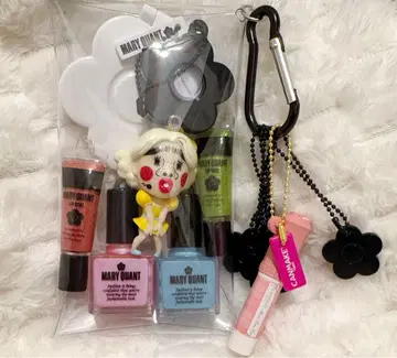 가챠 포장 파우치 브리아나기간테 CANMAKE MARY QUANT