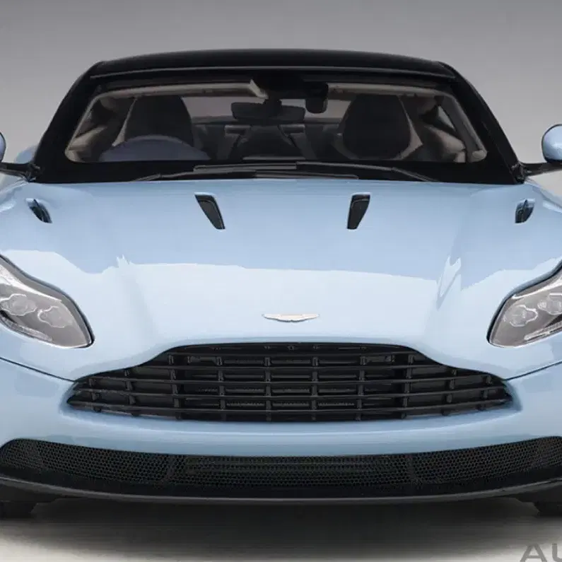 1:18 오토아트 db11