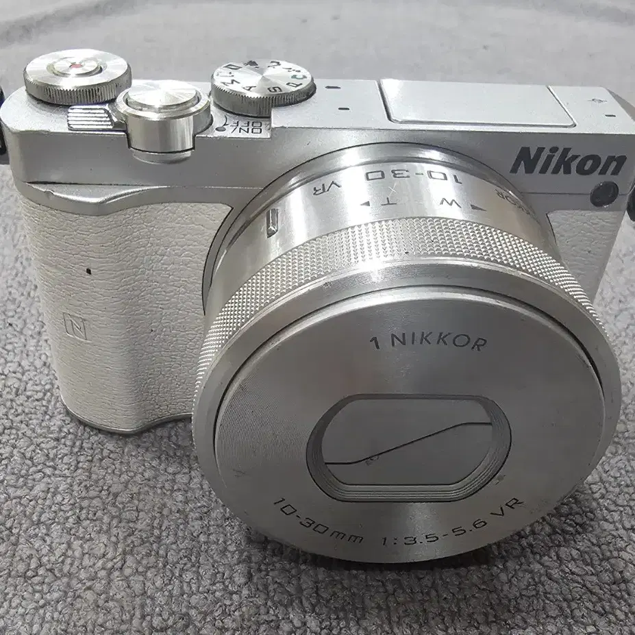 니콘/ Nikon 1  J5