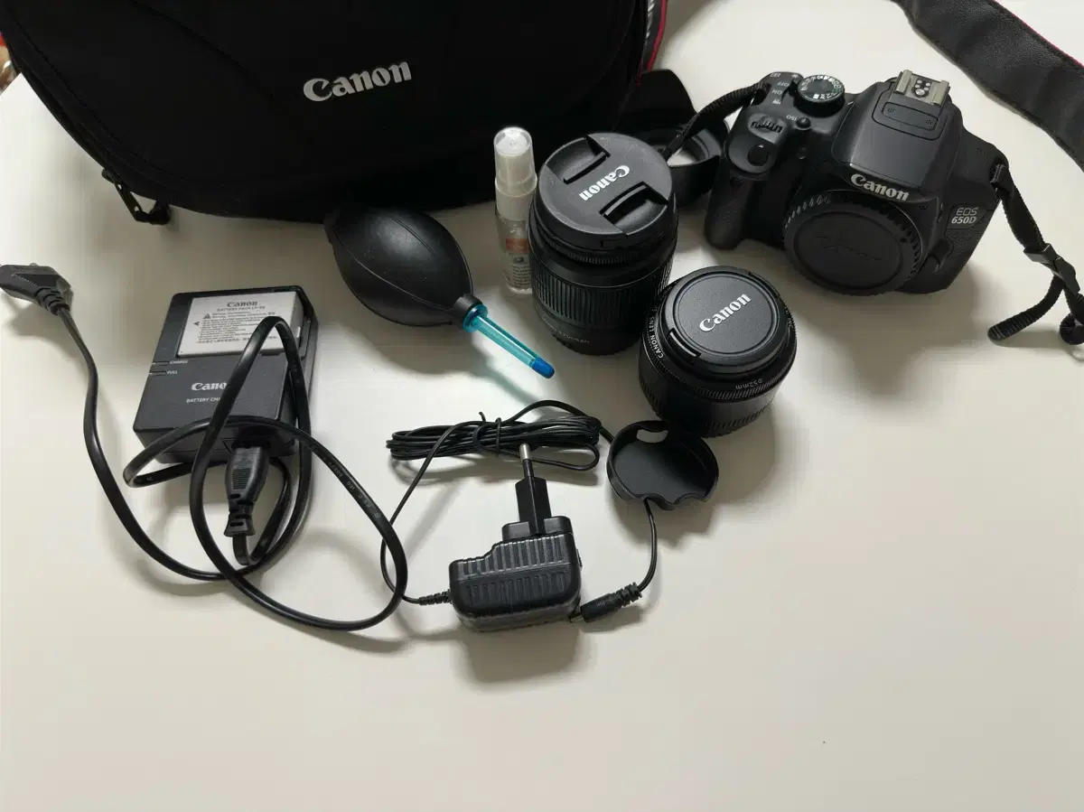 캐논 650d 카메라 풀세트 (정품 가방 + 배터리 2개 + 렌즈 2개)