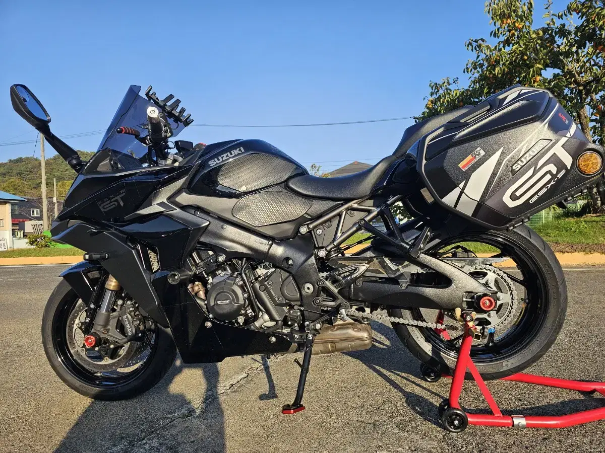 GSX-S1000GT 입양보네요