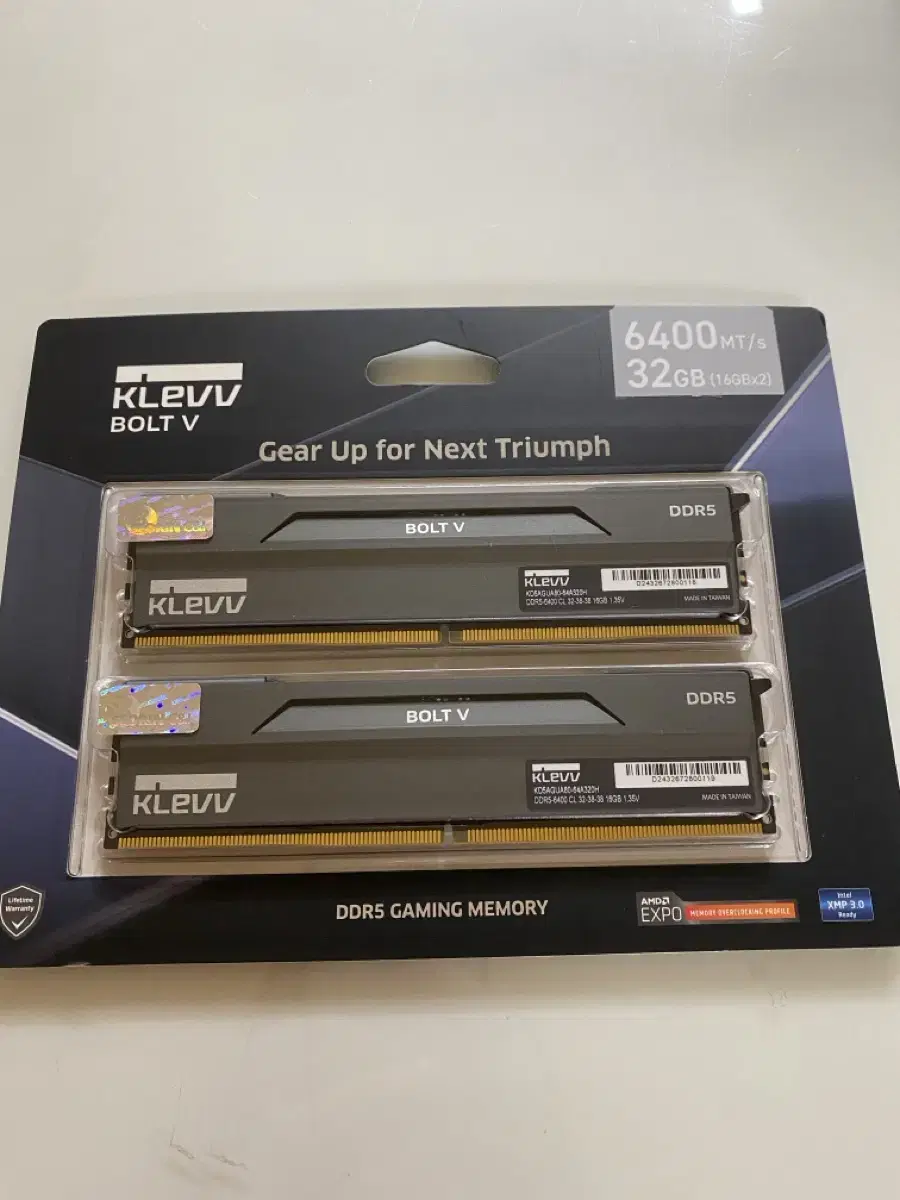 게이밍 메모리 ESSENCORE KLEVV DDR5-6400 CL32 B