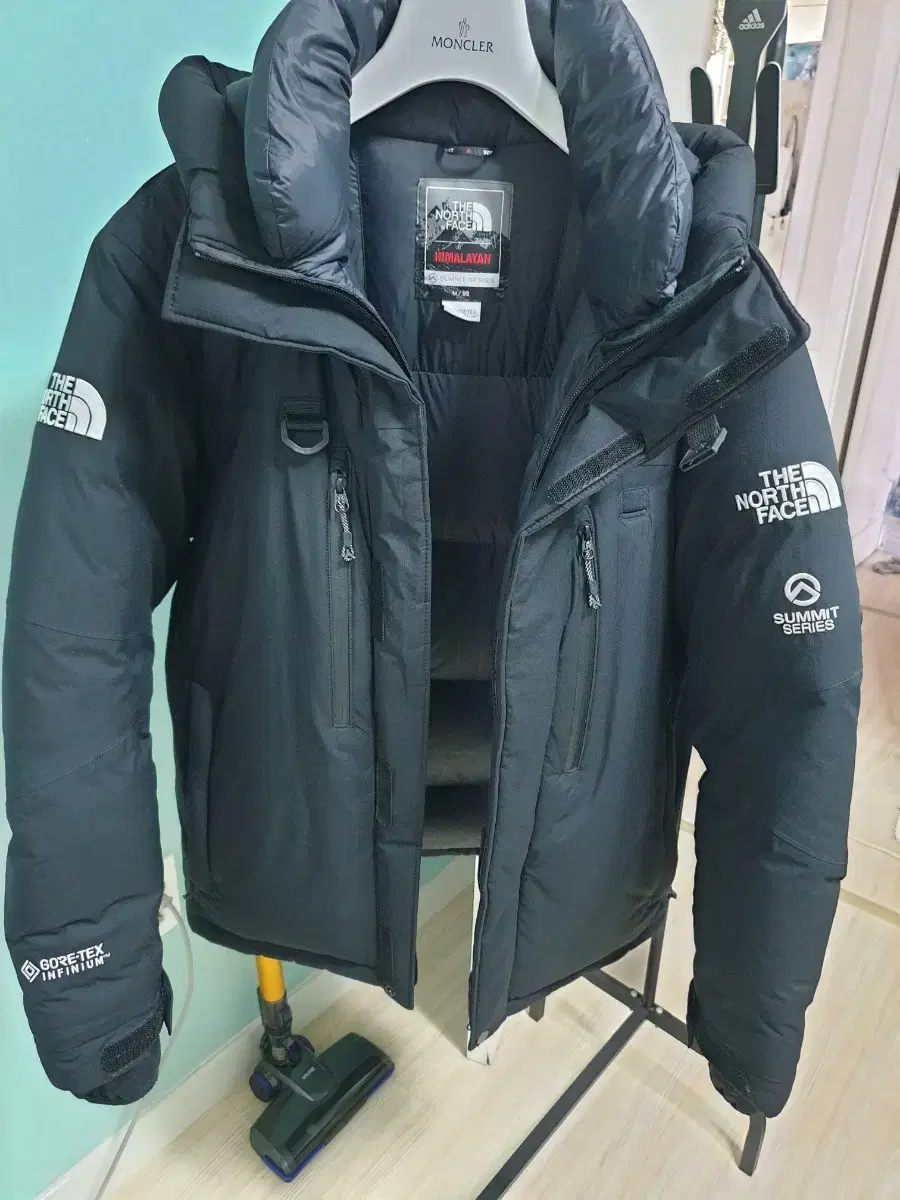 M The North Face Himalaya Black Gore-Tex StatusS