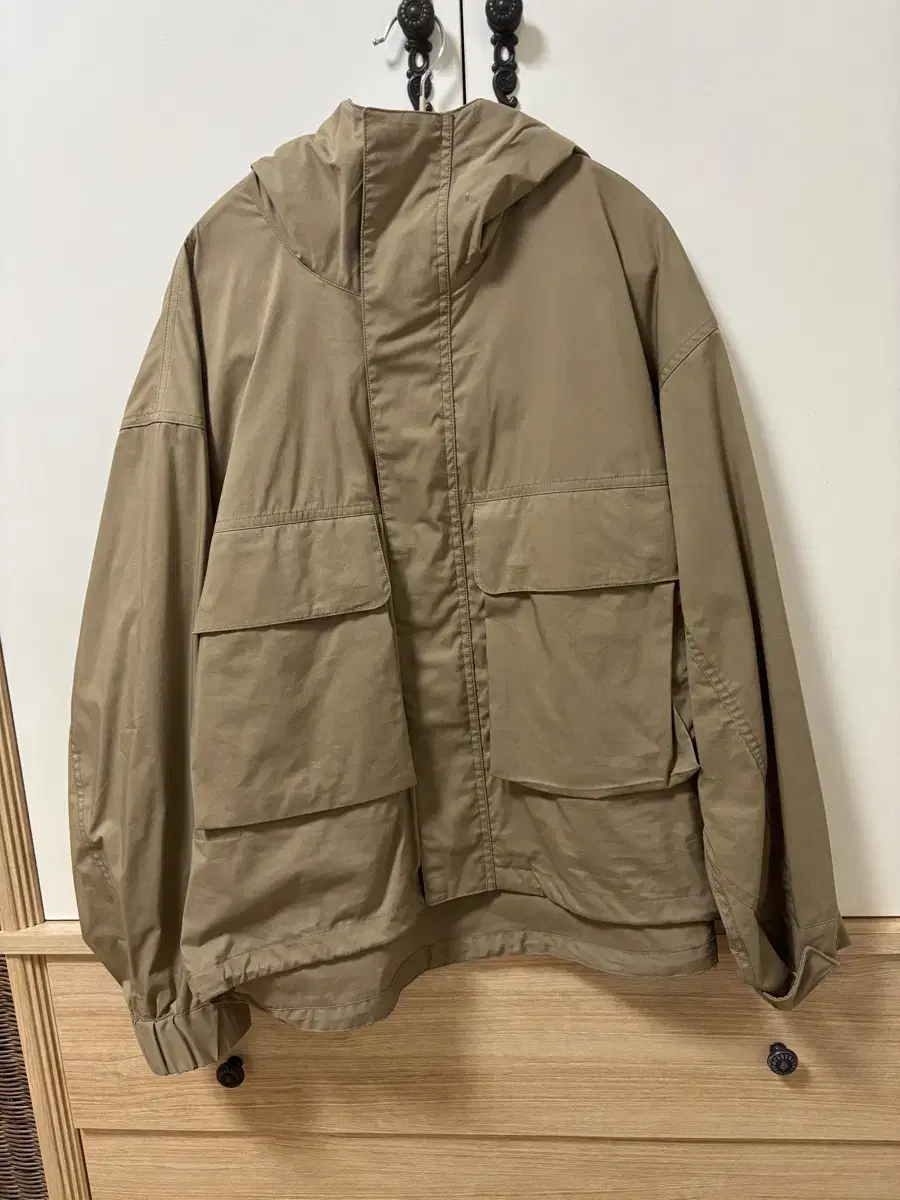 Uniqlo Windbreaker size L