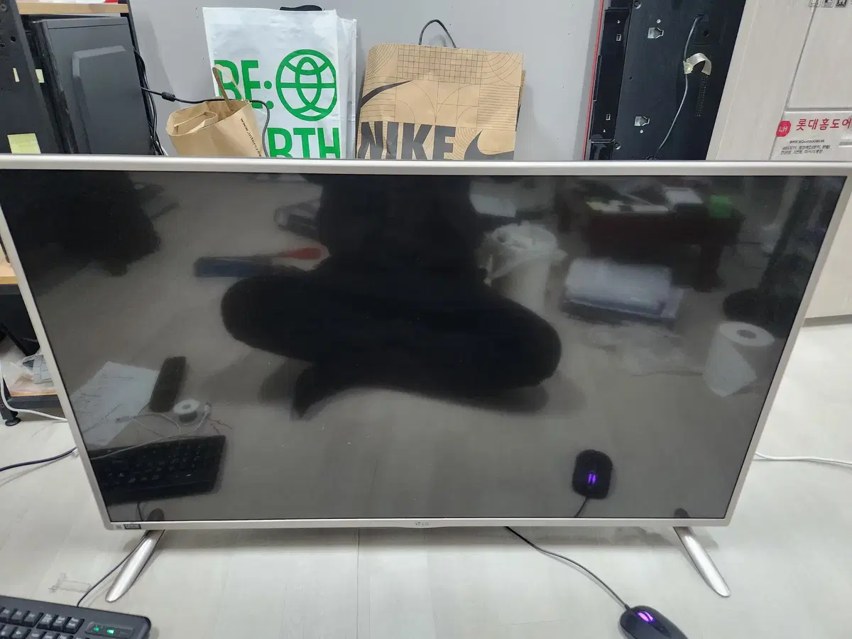 고장난 LG 42인치 TV 2대 42LF6070 42LF5600