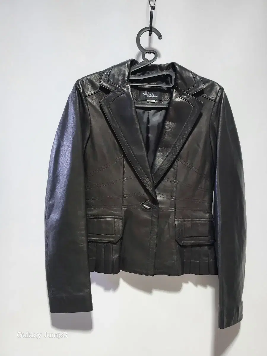 Leather short jacket