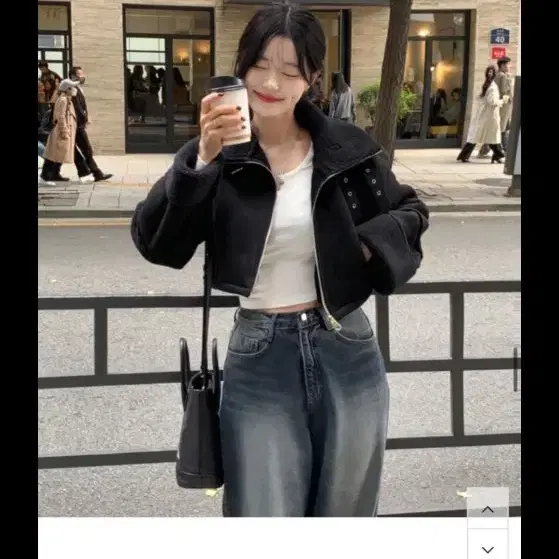 데이로제 스웨이드무스탕