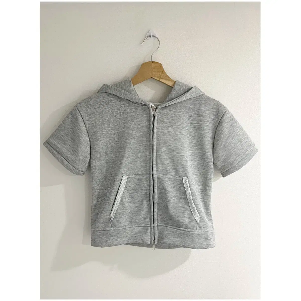 2-way crop hood zip-up