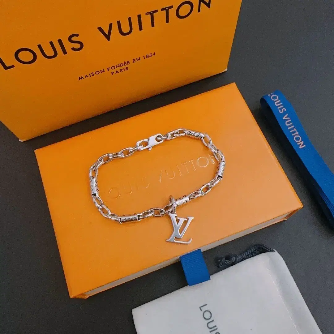 Louis Vuitton 루이비통 팔찌