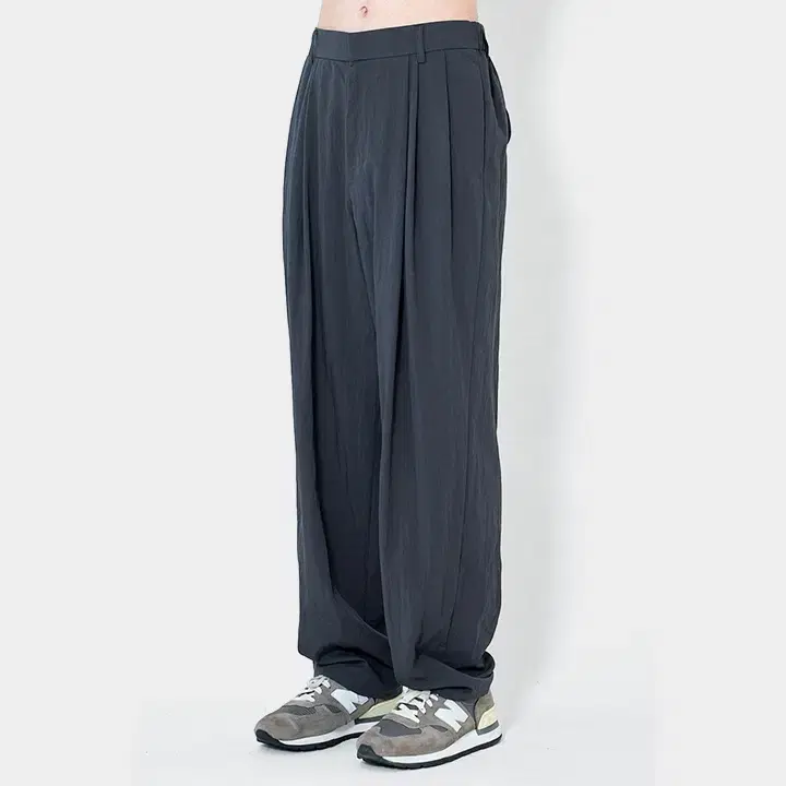 (우석) Pleated Traveler Pant (Blue Grey)