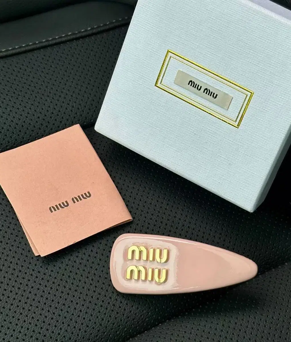 미우미우 miu miu 새로운 패션 핀