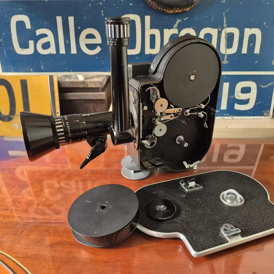 빈티지 Bolex H8 무비카메라 Som Berthiot Pan 줌렌즈