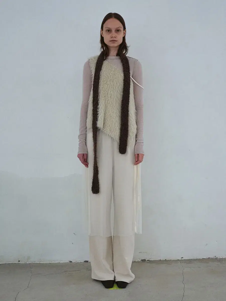 낫띵에브리띵 open side vegan fur vest ivory