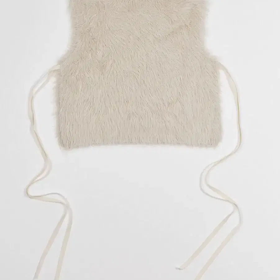 낫띵에브리띵 open side vegan fur vest ivory