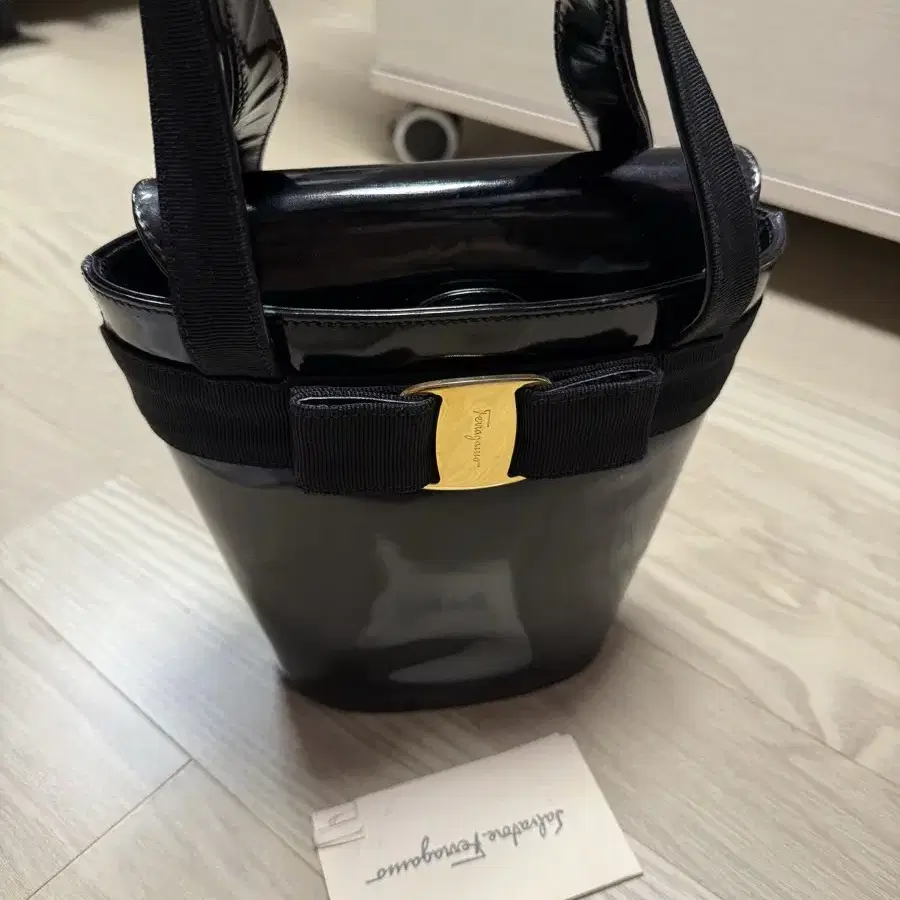 FERRAGAMO / 빈티지 페라가모 블랙 원통 바라 버킷백