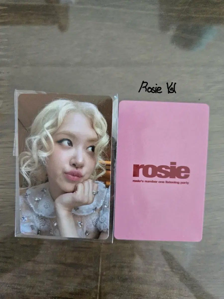 블랙핑크 리스닝파티 로제(Rosie) 포카 팝니다