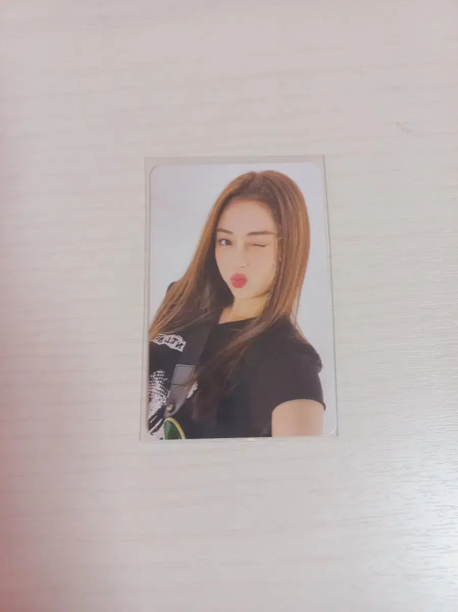 Le sserafim huh yunjin onda off photocard