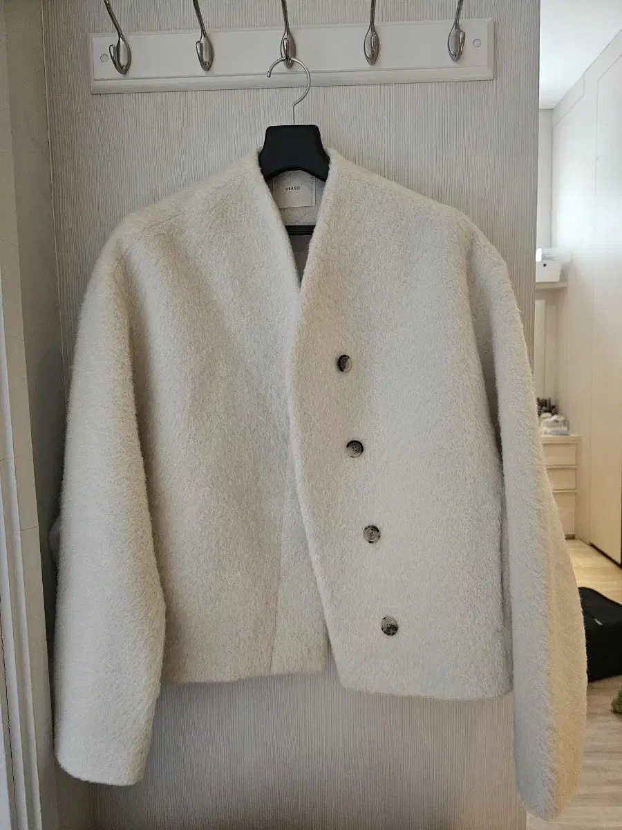 베르소 High neck Rounded Jacket (ivory)