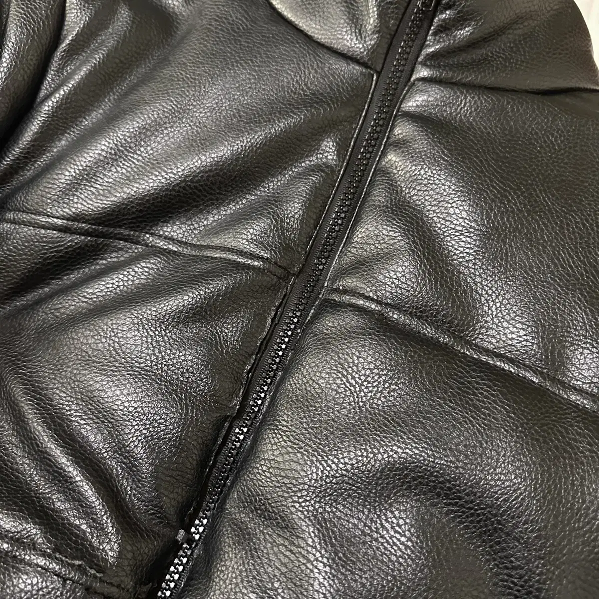 Odor made: crop leather padding BK