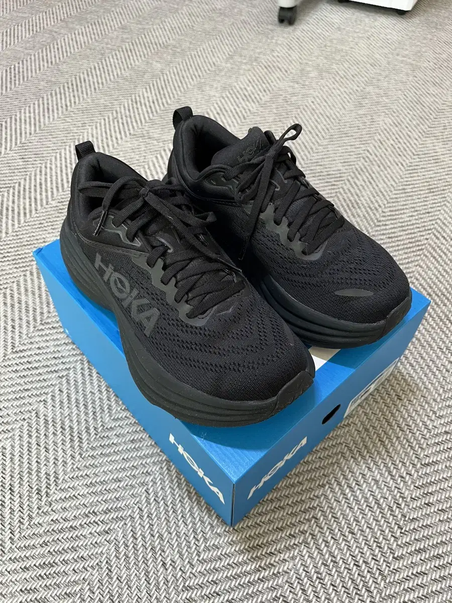 HOKA 호카 W 본디8 245 (7.8B)