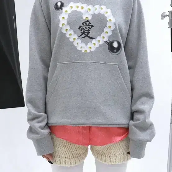 모멘텔 love piercing sweatshirts 맨투맨