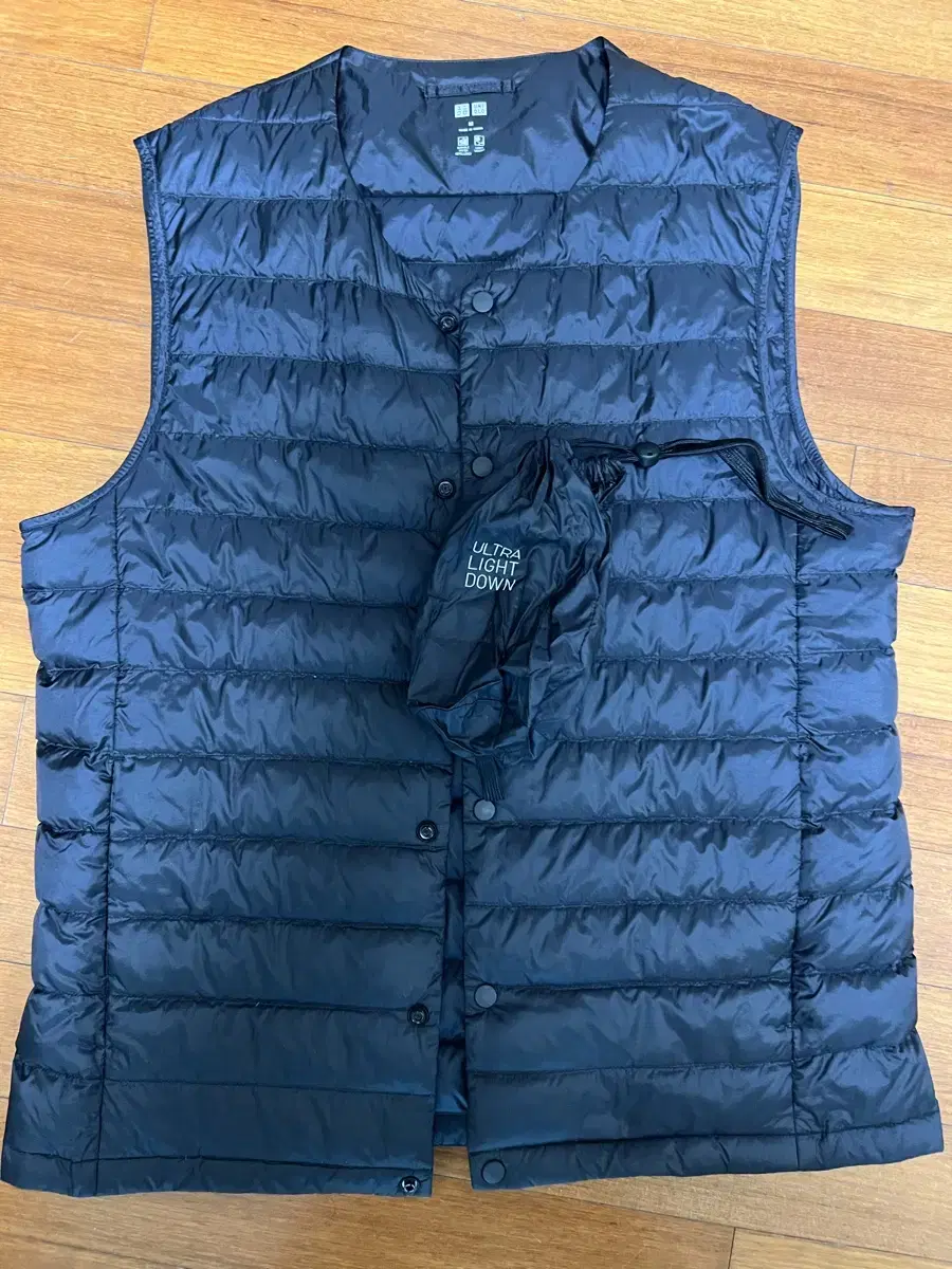 [M]Uniqlo Lightweight padded vest