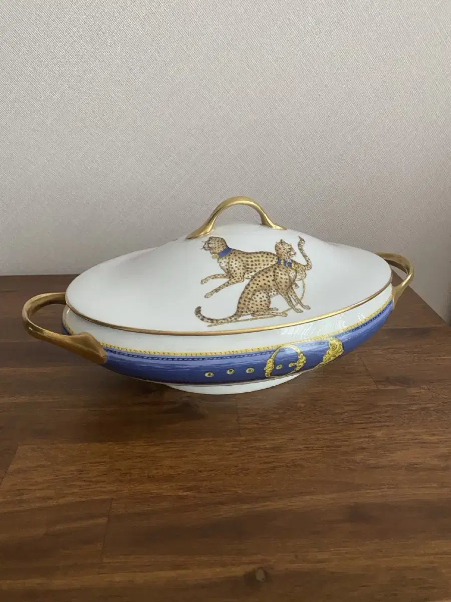 Porcelaine de Paris Covered Dish