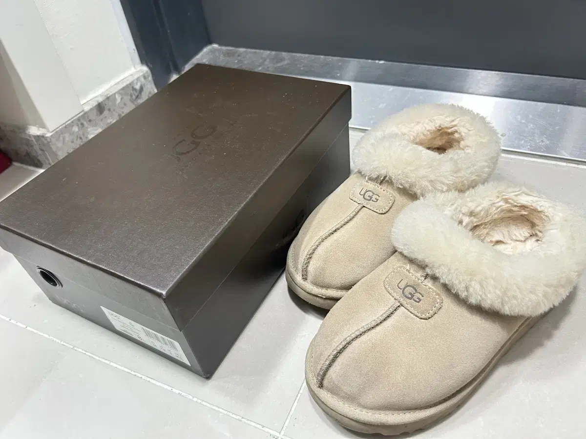 어그 UGG 240 (235~240) / 상태 A