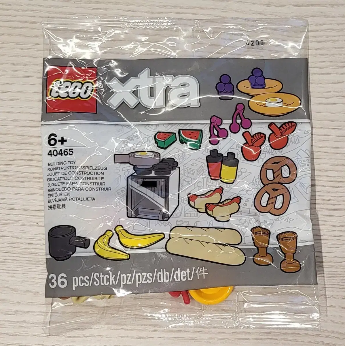 Sells LEGO 40465 Food Accessories.