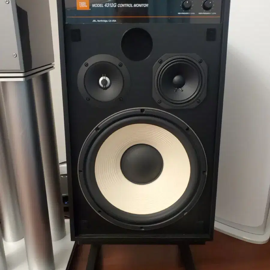 JBL4312G