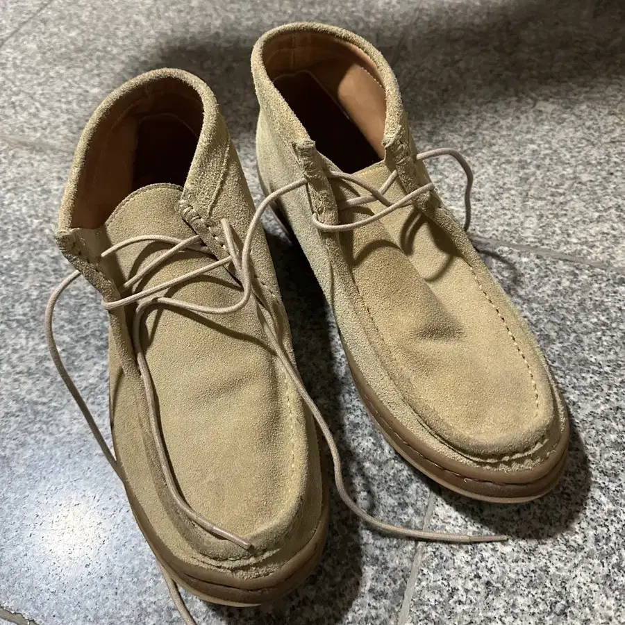 마네부 MANEBU 부 미드 스웨이드(Sand Beige) 42사이즈