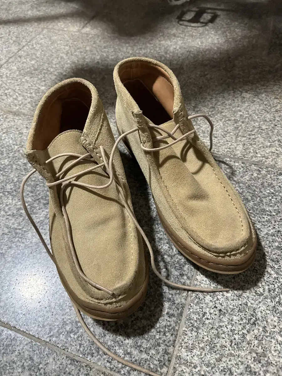 마네부 MANEBU 부 미드 스웨이드(Sand Beige) 42사이즈