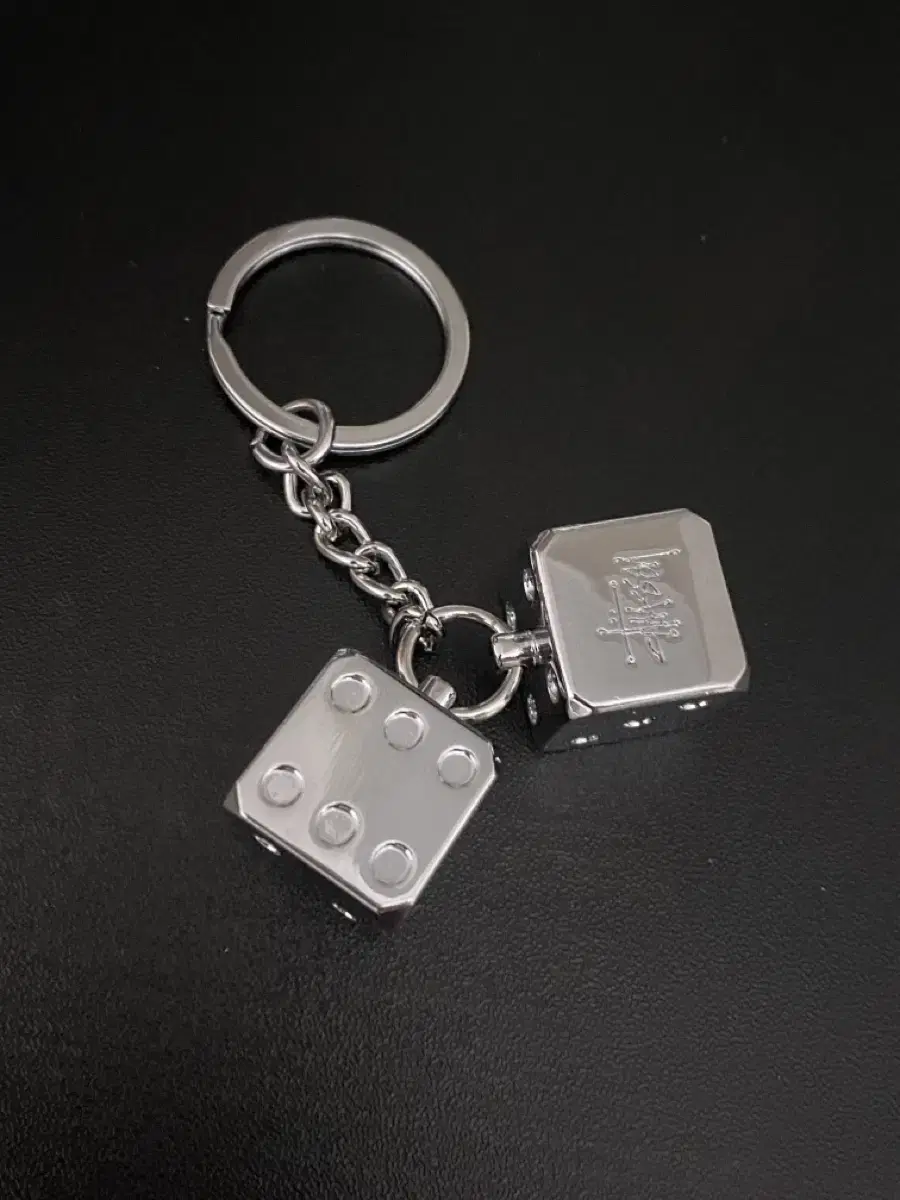 [Rapid Sale] Stussy Metal Dice Keychain Silver Keyring