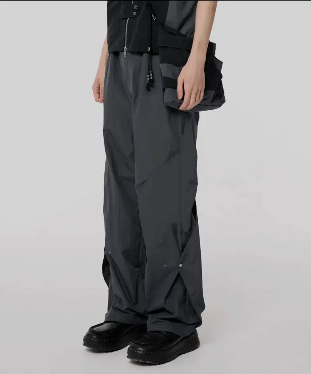 플레어업 Obtuse Triangle Flap Pants Charcoal