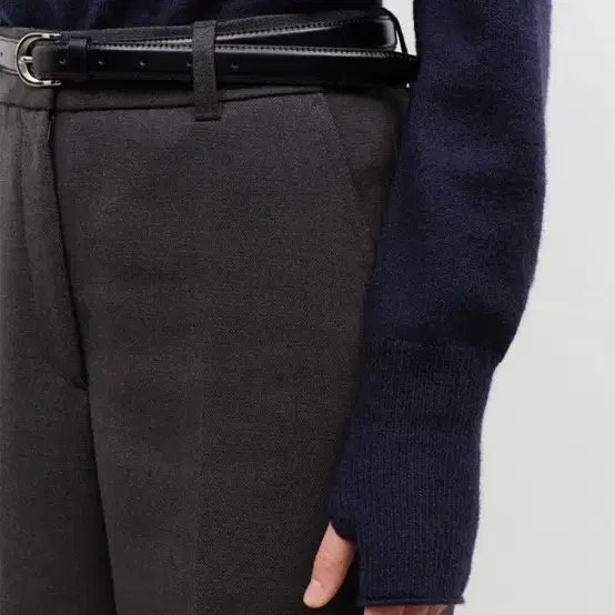 던스트 니트 thumbhole cuff sweater (navy / M)