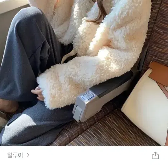 일루아 루즈핏 크롭 퍼자켓