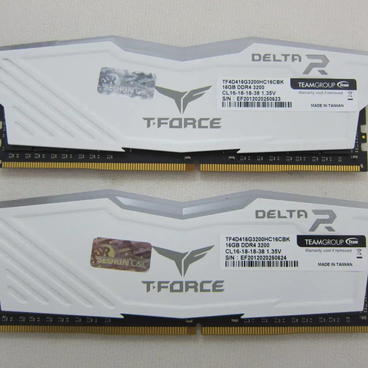 팀그룹 T-Force DDR4-3200 Delta RGB 16Gx2