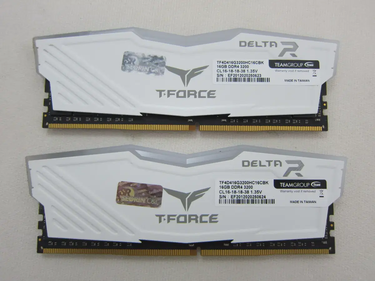 팀그룹 T-Force DDR4-3200 Delta RGB 16Gx2