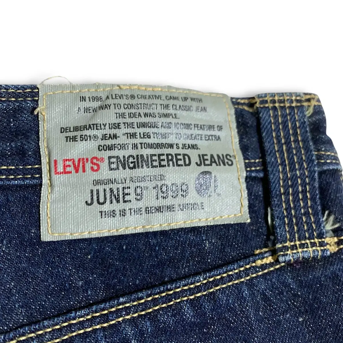 [33] Levis engineered pants