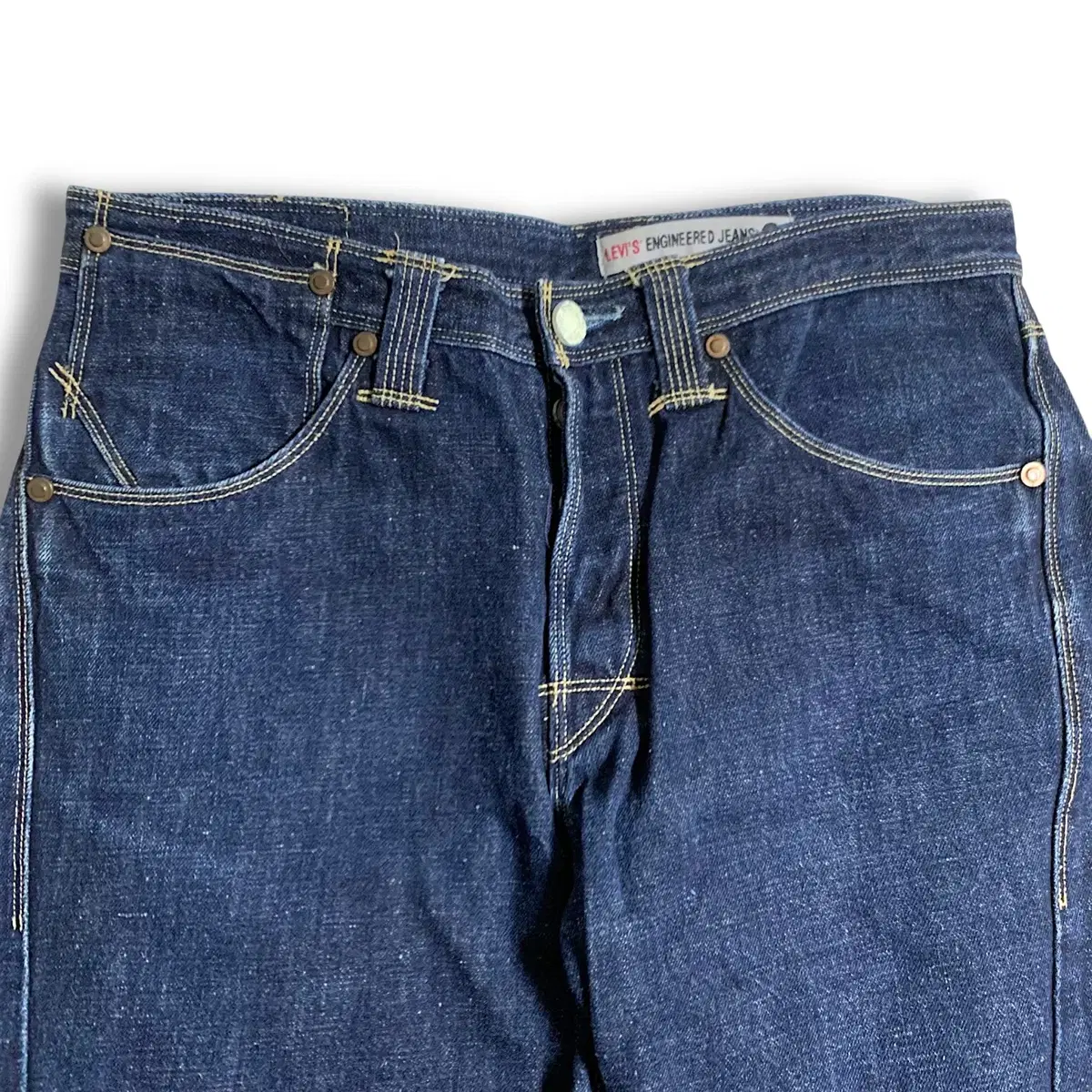 [33] Levis engineered pants