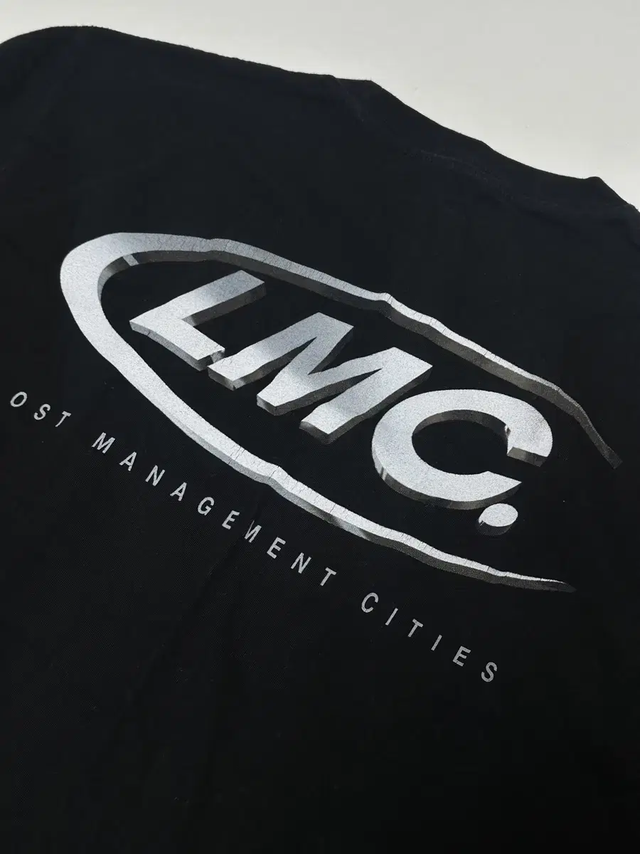 LMC 긴팔티