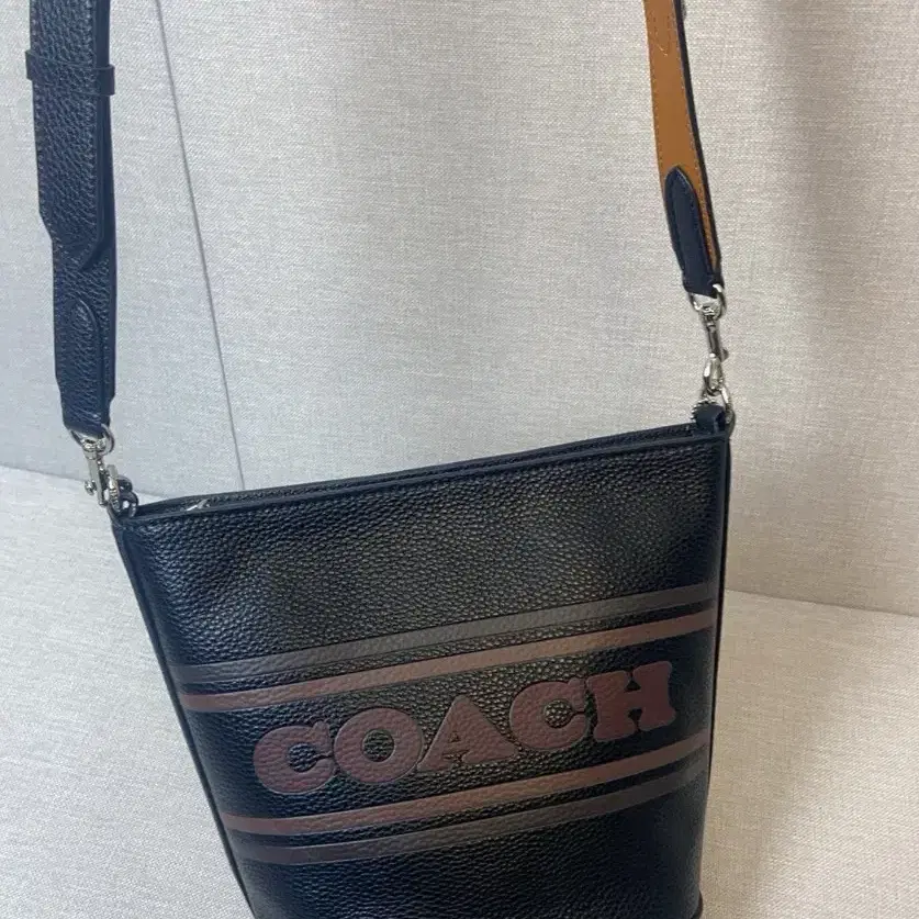 코치 COACH CH248 OL 여자 가방 로건 더플 스트라이프 크로스백