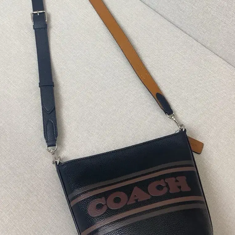 코치 COACH CH248 OL 여자 가방 로건 더플 스트라이프 크로스백